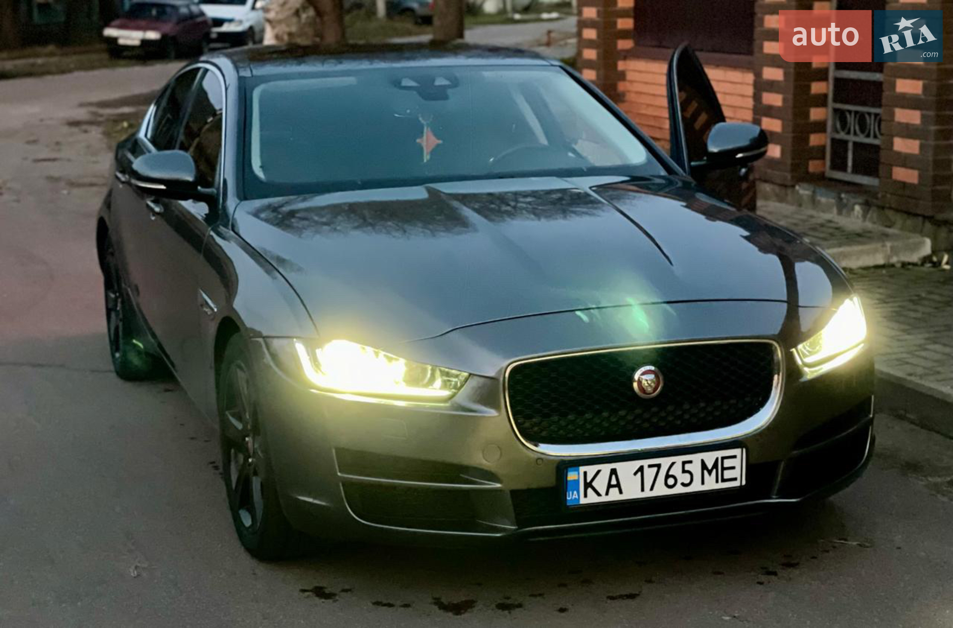 2019 Jaguar XE - мініатюра 4
