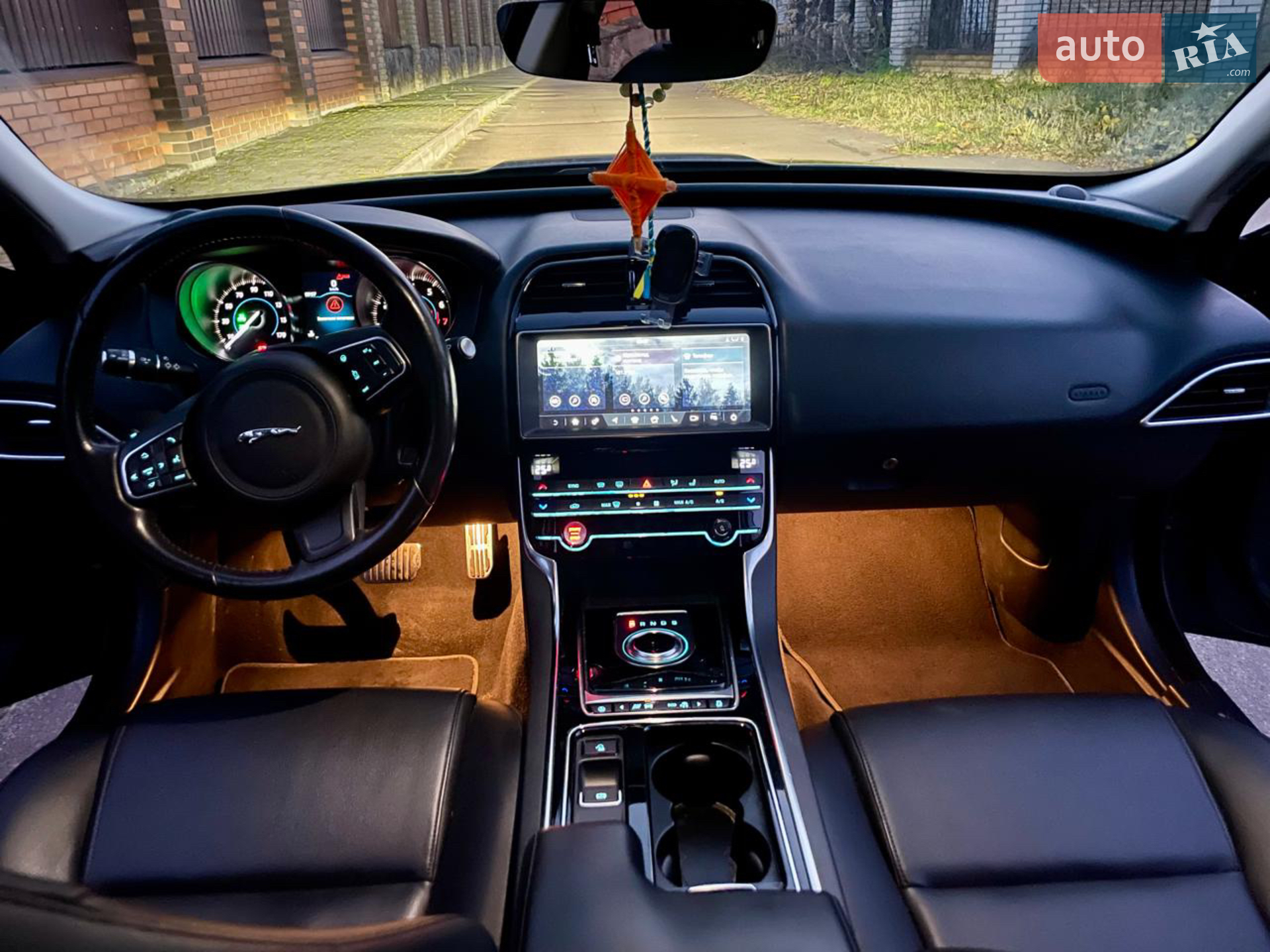 2019 Jaguar XE - мініатюра 11