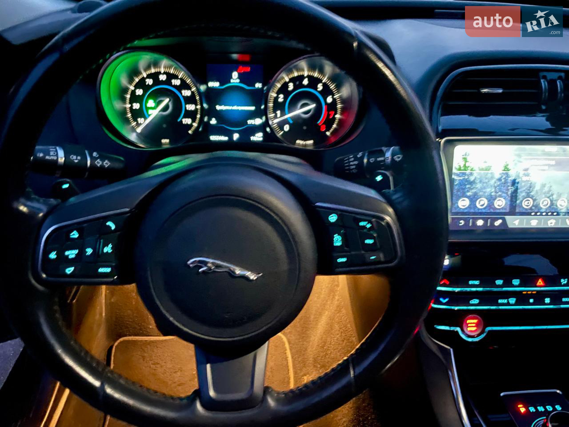 2019 Jaguar XE - мініатюра 13