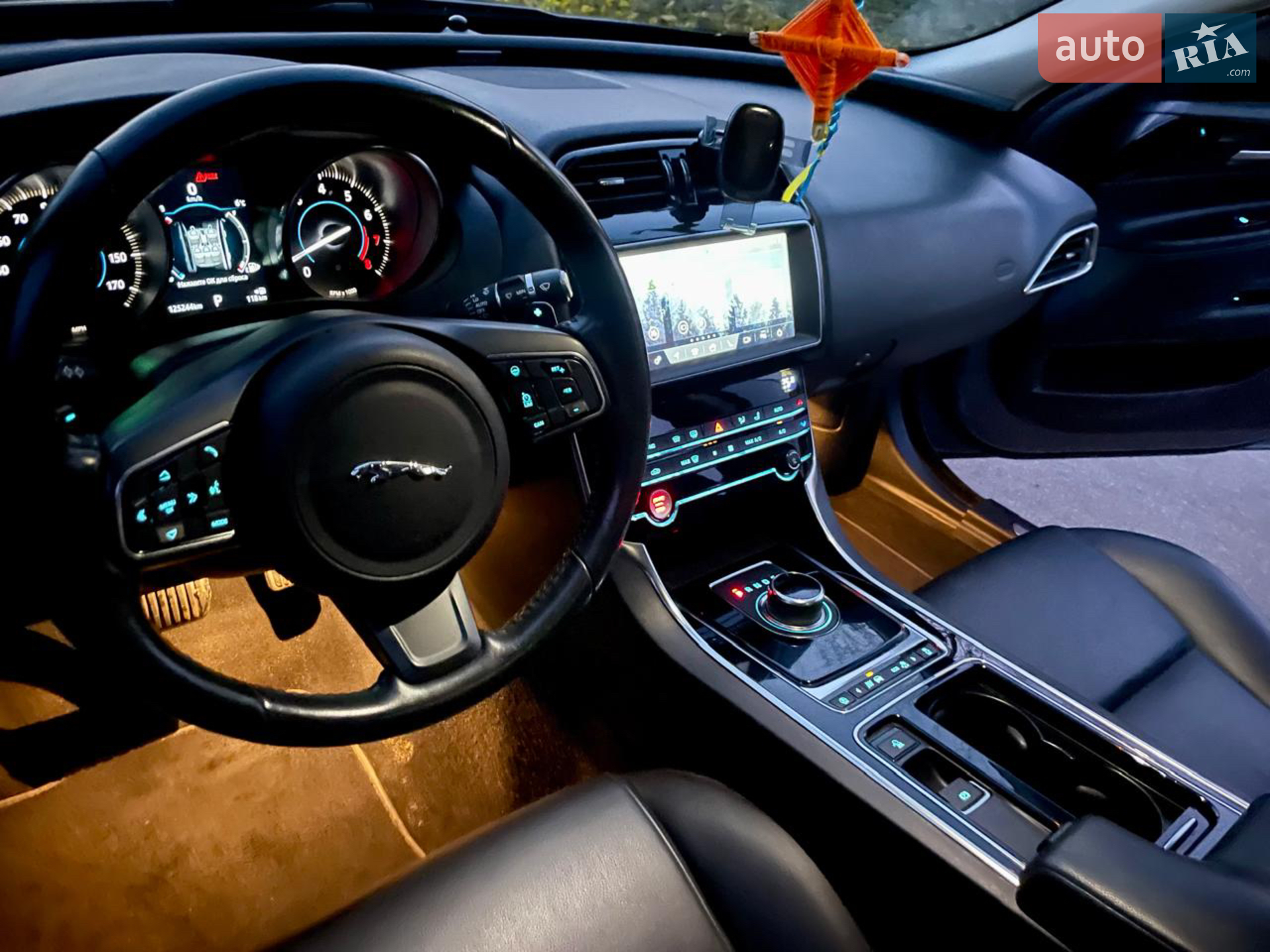 2019 Jaguar XE - мініатюра 19