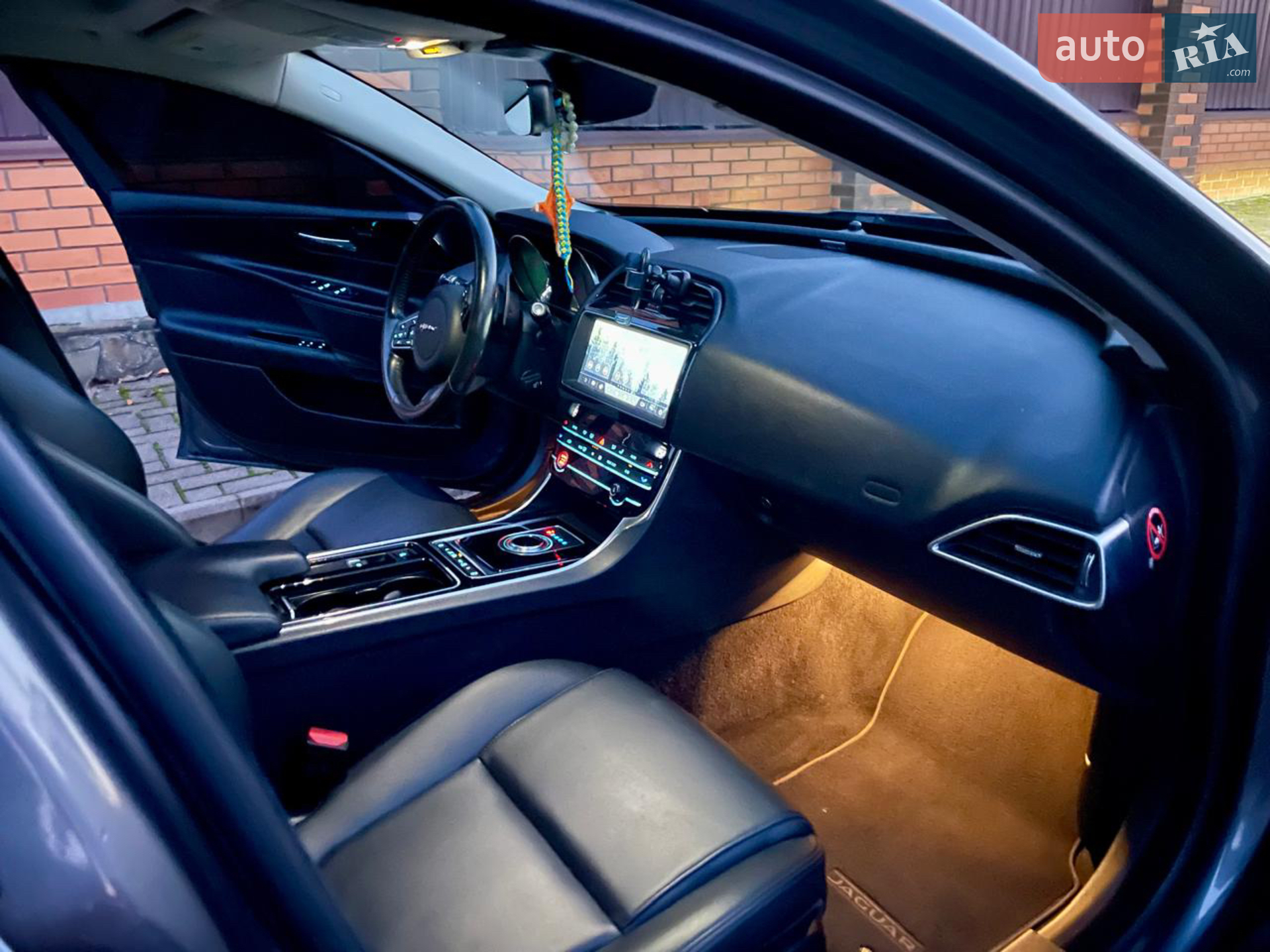 2019 Jaguar XE - мініатюра 21