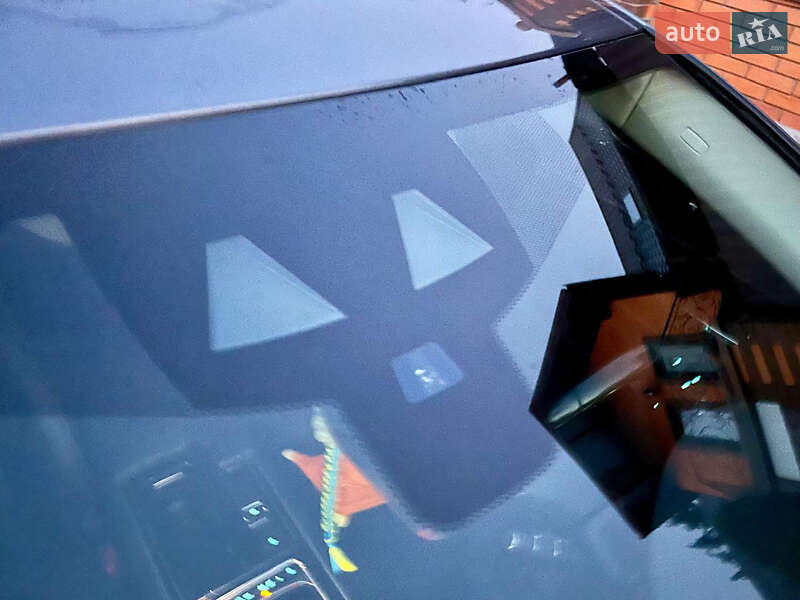 Седан Jaguar XE 2019 в Києві фото 26 Седан Jaguar XE 2019 в Києві