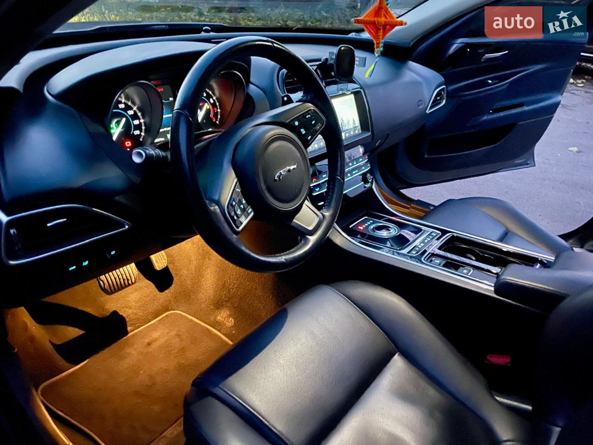 2019 Jaguar XE - мініатюра 24