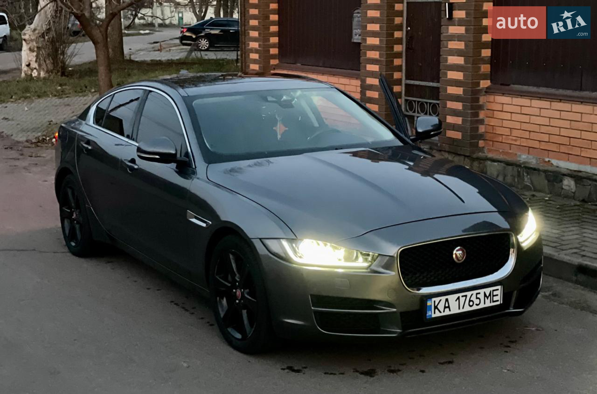 2019 Jaguar XE - фото 1