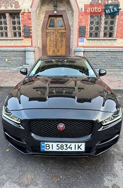 Седан Jaguar XE 2016 в Полтаві