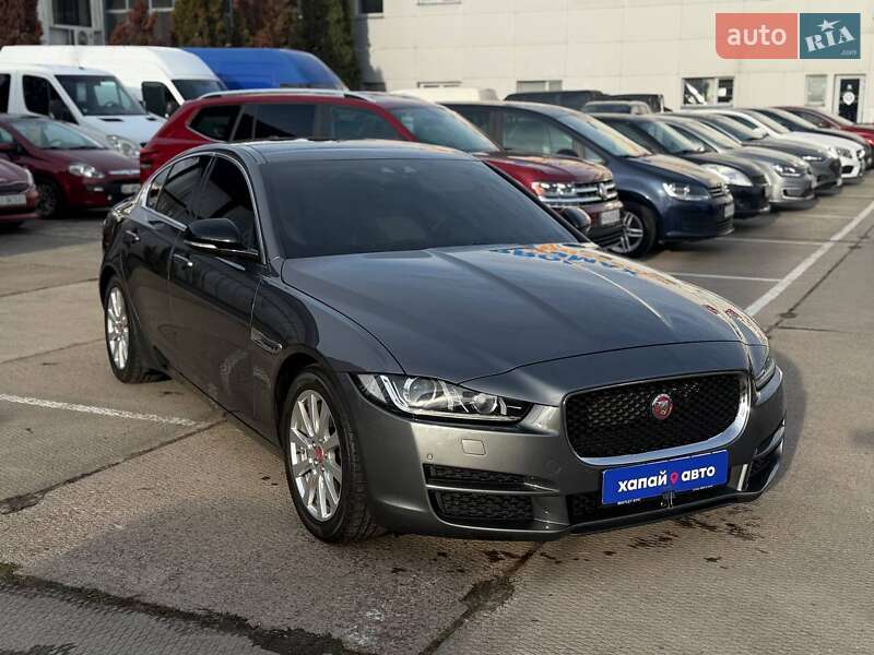 Седан Jaguar XE 2016 в Киеве