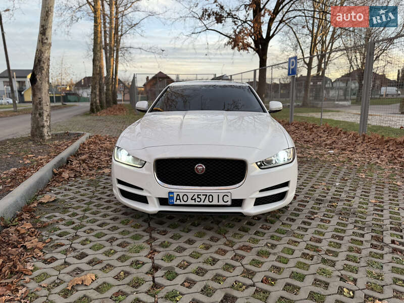 Седан Jaguar XE 2018 в Мукачевому