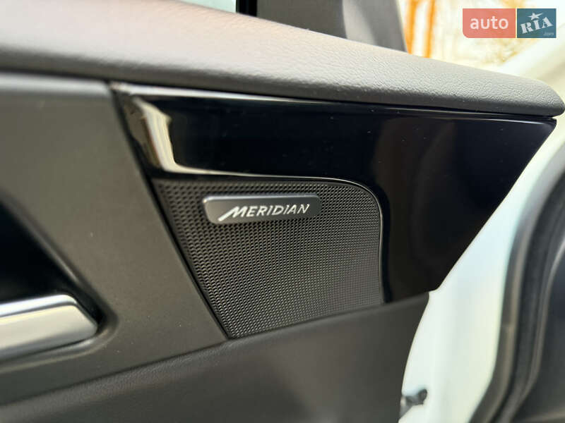 Седан Jaguar XE 2018 в Мукачевому