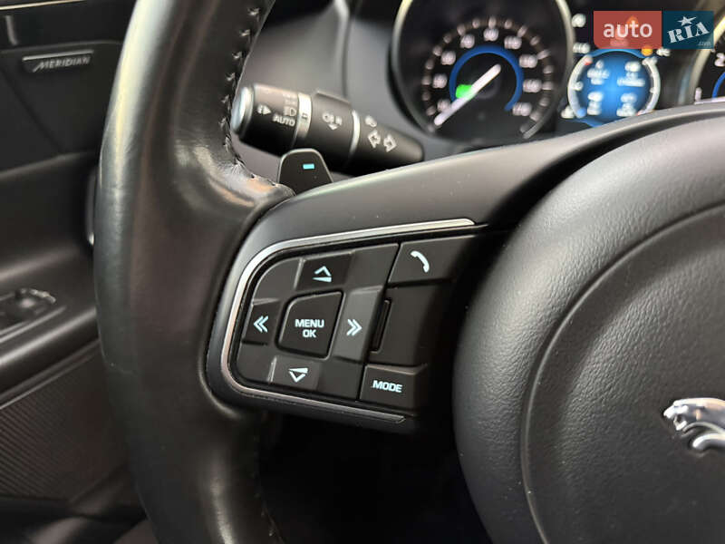 Седан Jaguar XE 2018 в Мукачевому
