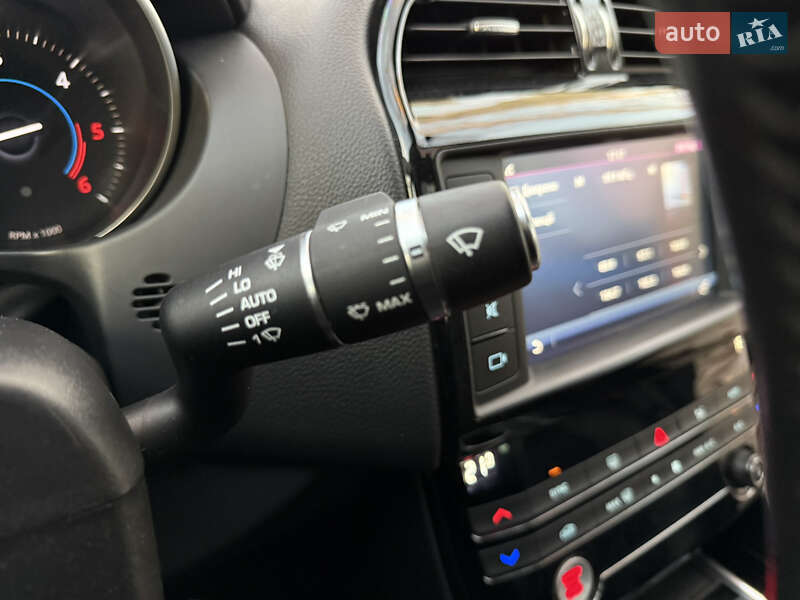 Седан Jaguar XE 2018 в Мукачевому