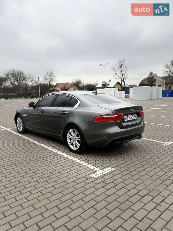 Седан Jaguar XE 2016 в Коломиї