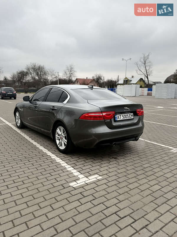Седан Jaguar XE 2016 в Коломиї