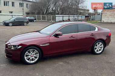 Седан Jaguar XE 2016 в Переяславі