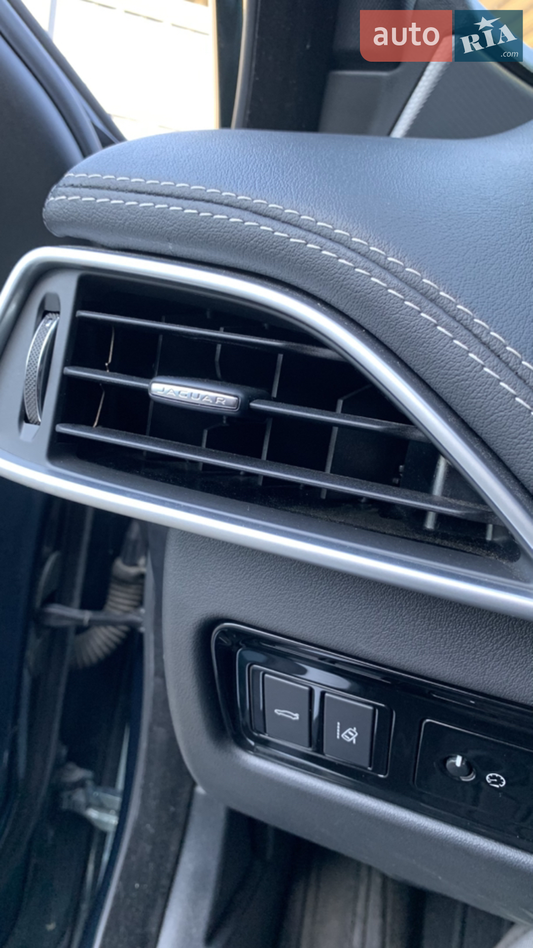 2016 Jaguar XE - мініатюра 26