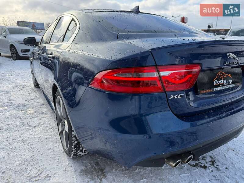 Седан Jaguar XE 2015 в Львове