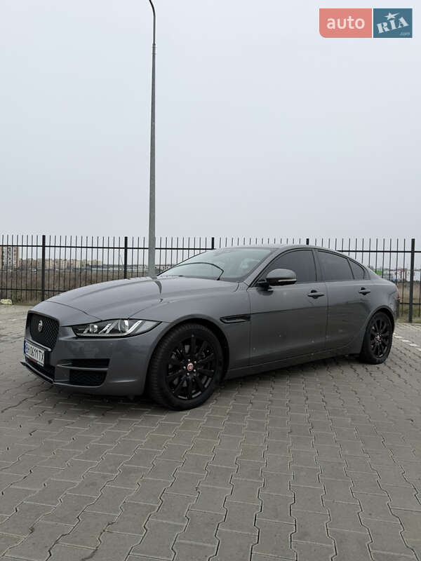 Седан Jaguar XE 2015 в Одесі