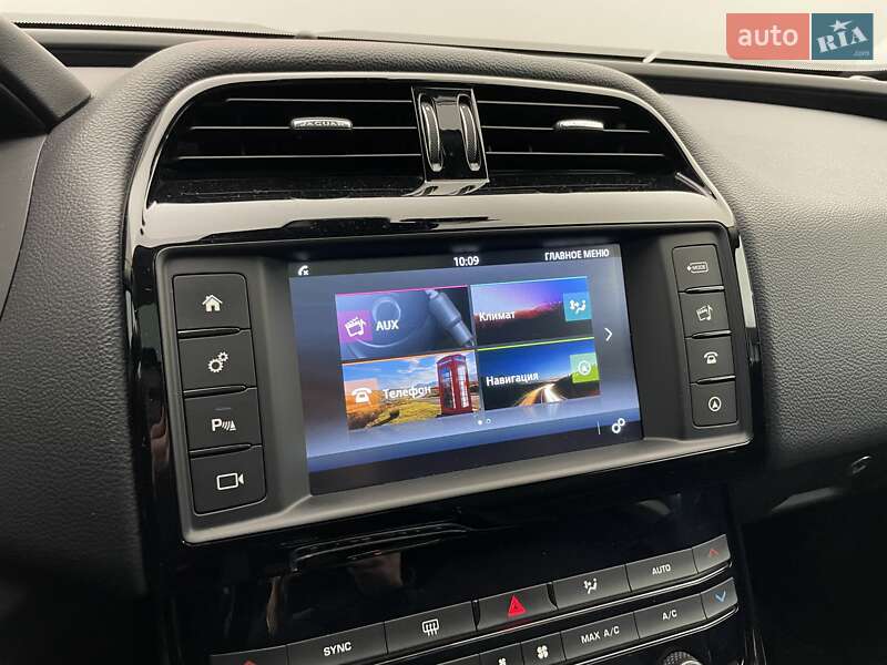 Седан Jaguar XE 2016 в Киеве