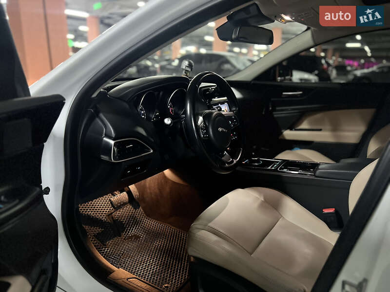 Седан Jaguar XE 2016 в Киеве фото 11 Седан Jaguar XE 2016 в Киеве