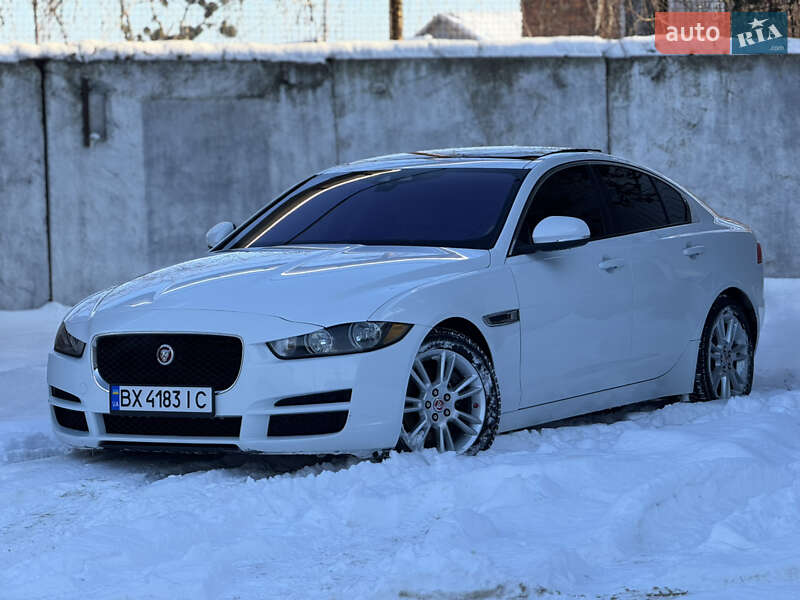 Седан Jaguar XE 2016 в Ивано-Франковске