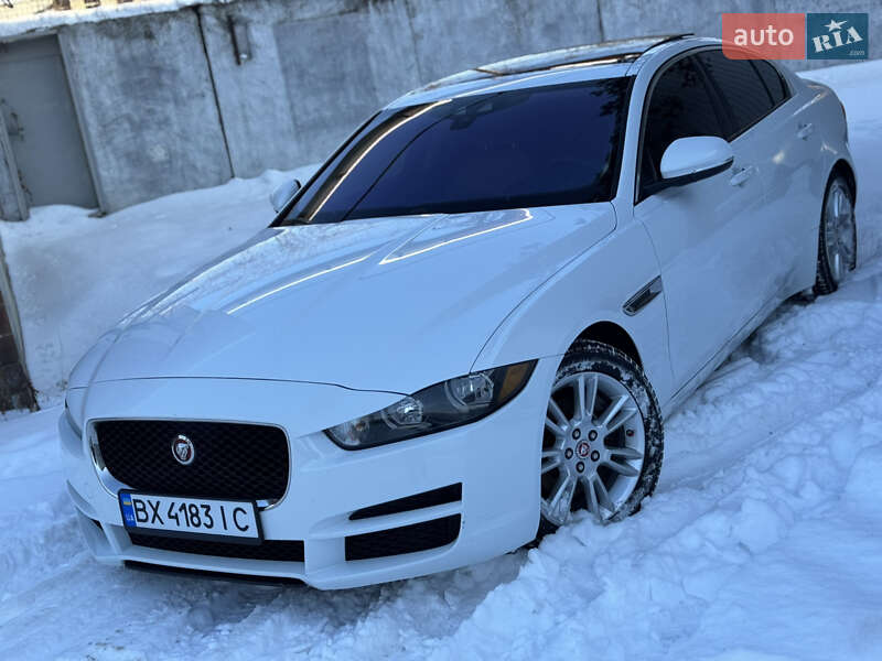 Седан Jaguar XE 2016 в Ивано-Франковске