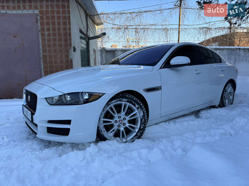Седан Jaguar XE 2016 в Ивано-Франковске