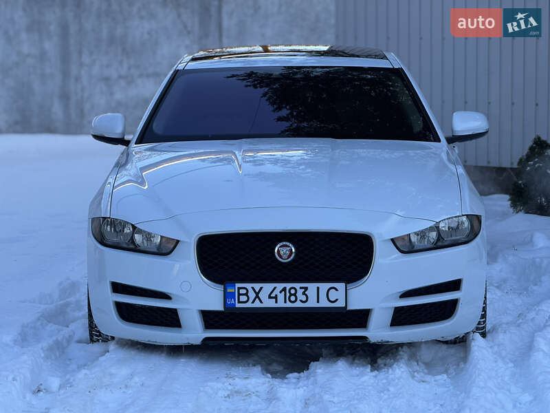 Седан Jaguar XE 2016 в Ивано-Франковске