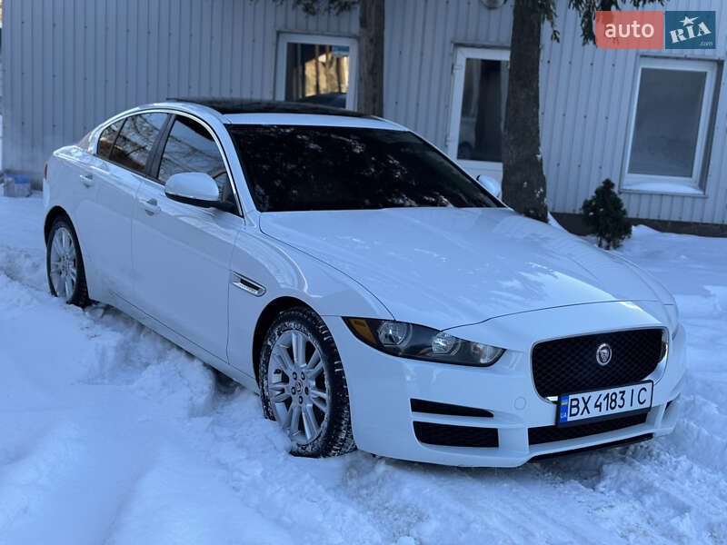 Седан Jaguar XE 2016 в Ивано-Франковске