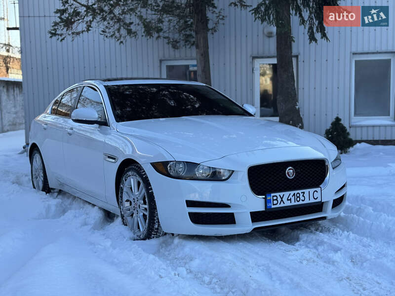 Седан Jaguar XE 2016 в Ивано-Франковске