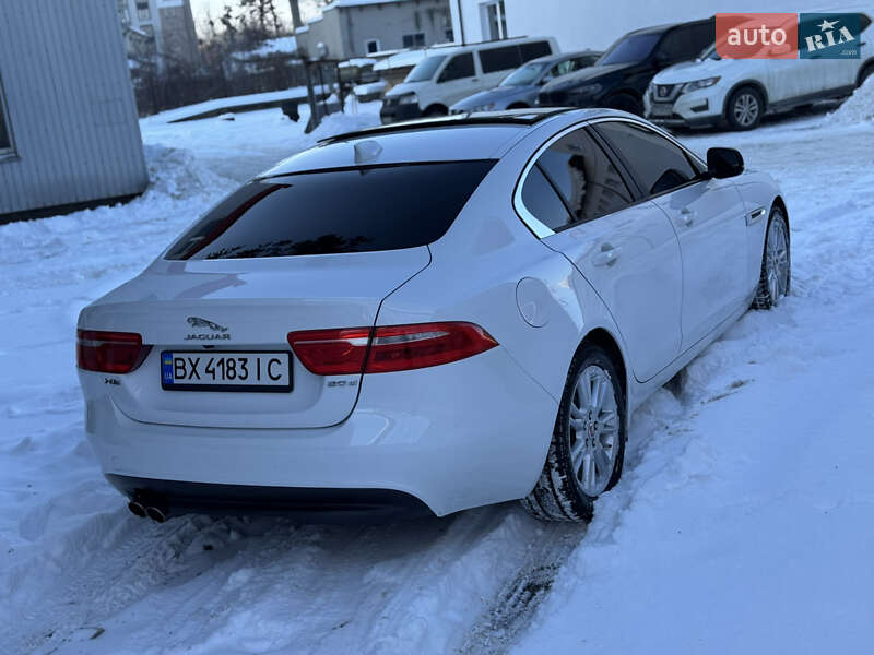 Седан Jaguar XE 2016 в Ивано-Франковске
