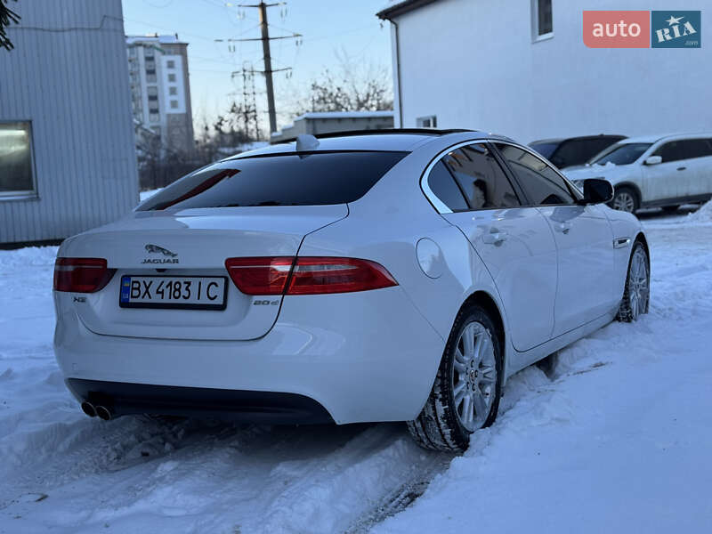 Седан Jaguar XE 2016 в Ивано-Франковске
