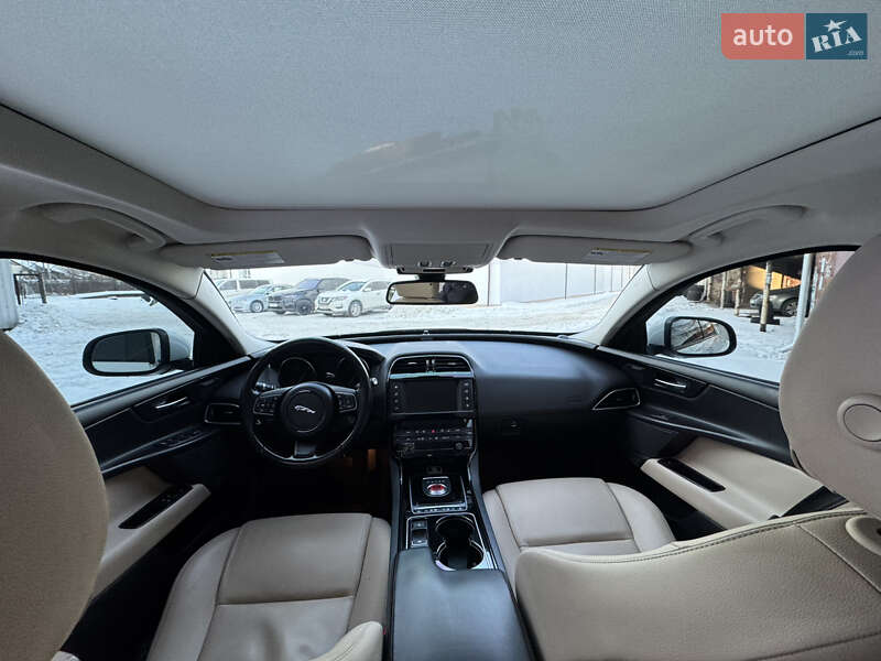 Седан Jaguar XE 2016 в Ивано-Франковске