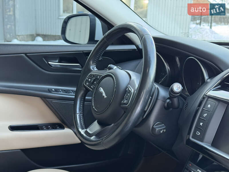 Седан Jaguar XE 2016 в Ивано-Франковске