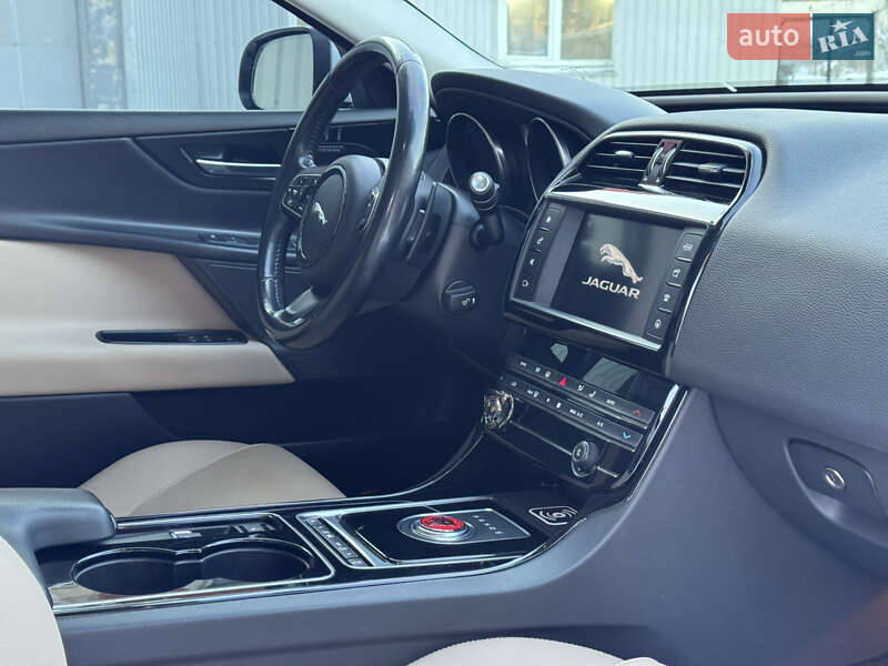 Седан Jaguar XE 2016 в Ивано-Франковске