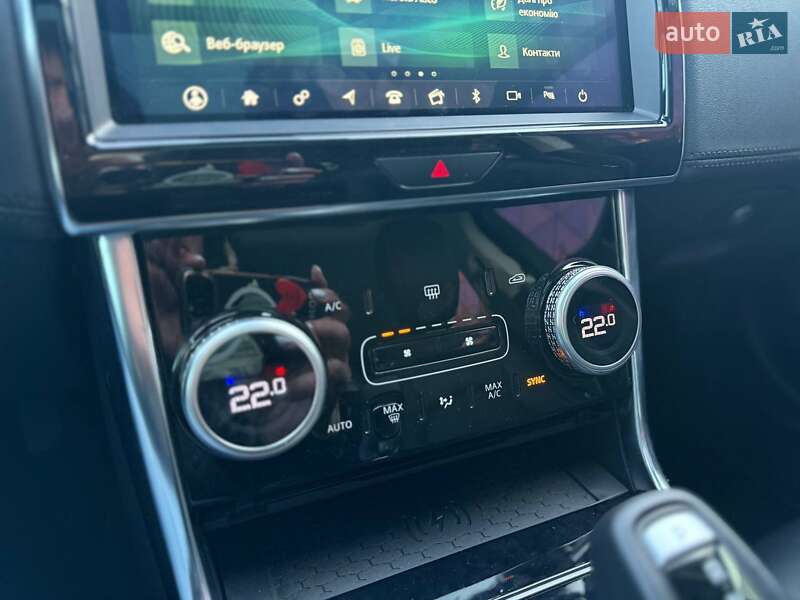 Седан Jaguar XE 2020 в Киеве фото 25 Седан Jaguar XE 2020 в Киеве