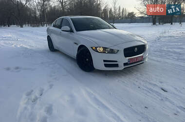 Седан Jaguar XE 2016 в Дніпрі