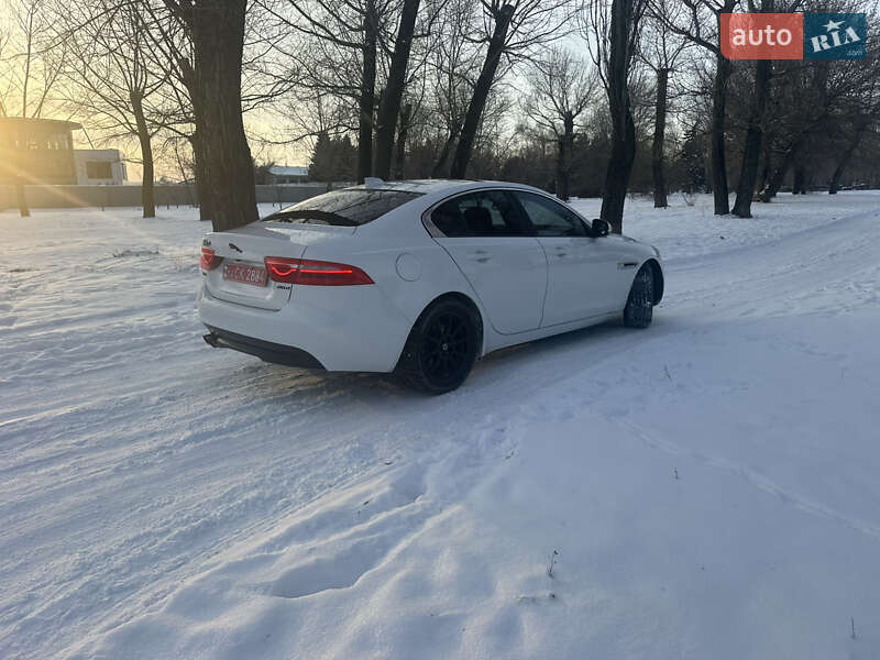 Седан Jaguar XE 2016 в Днепре