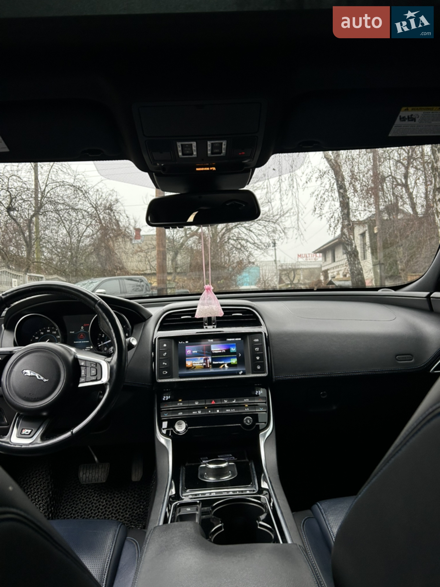 2017 Jaguar XE - мініатюра 15