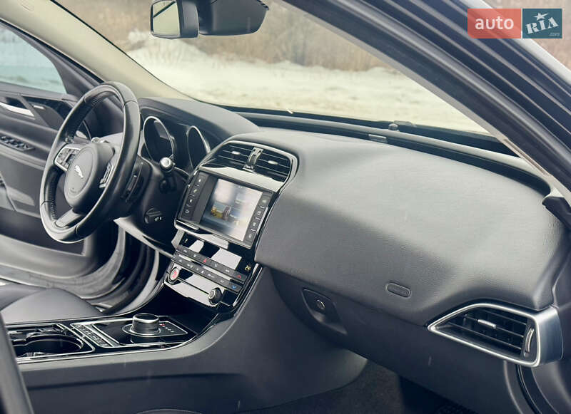 Седан Jaguar XE 2016 в Новояворовске фото 34 Седан Jaguar XE 2016 в Новояворовске