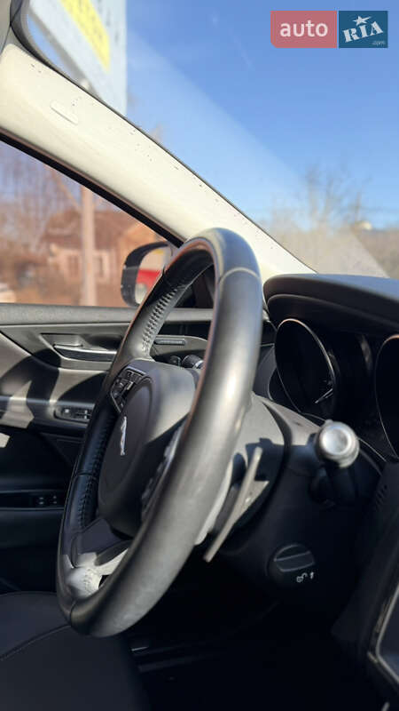 Седан Jaguar XE 2019 в Черновцах фото 8 Седан Jaguar XE 2019 в Черновцах