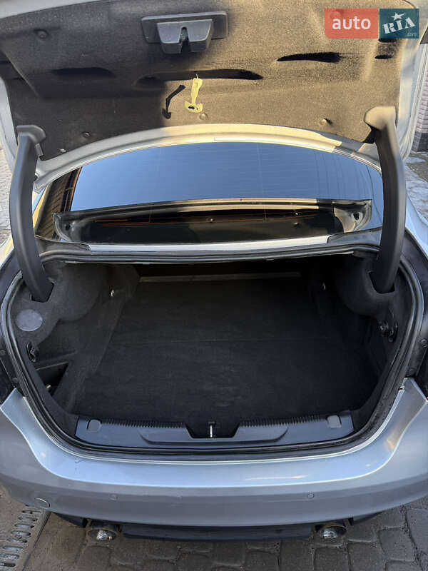 Седан Jaguar XE 2016 в Виннице