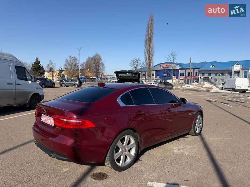 Седан Jaguar XE 2017 в Житомирі