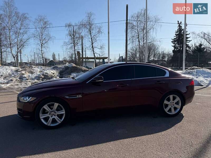 Седан Jaguar XE 2017 в Житомирі