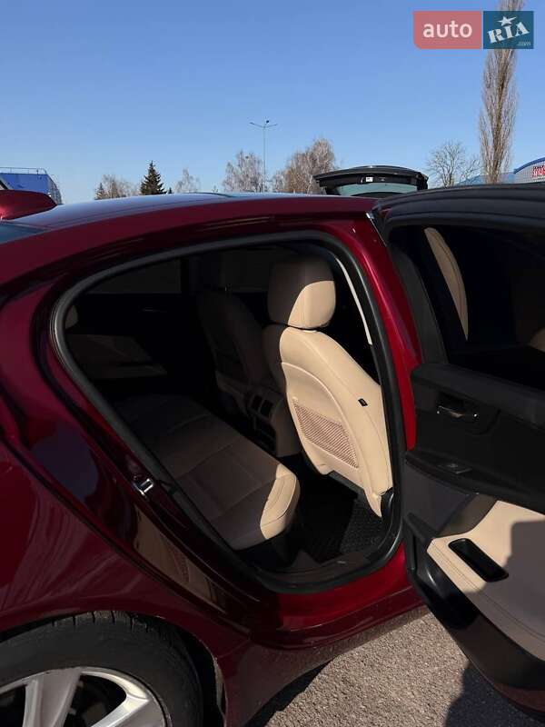 Седан Jaguar XE 2017 в Житомирі