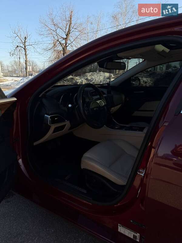 Седан Jaguar XE 2017 в Житомирі