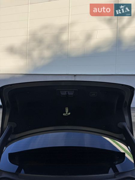 Седан Jaguar XE 2016 в Киеве