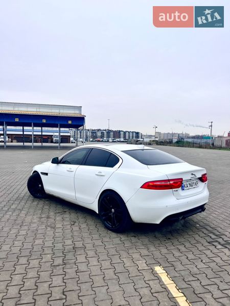 Седан Jaguar XE 2016 в Одесі