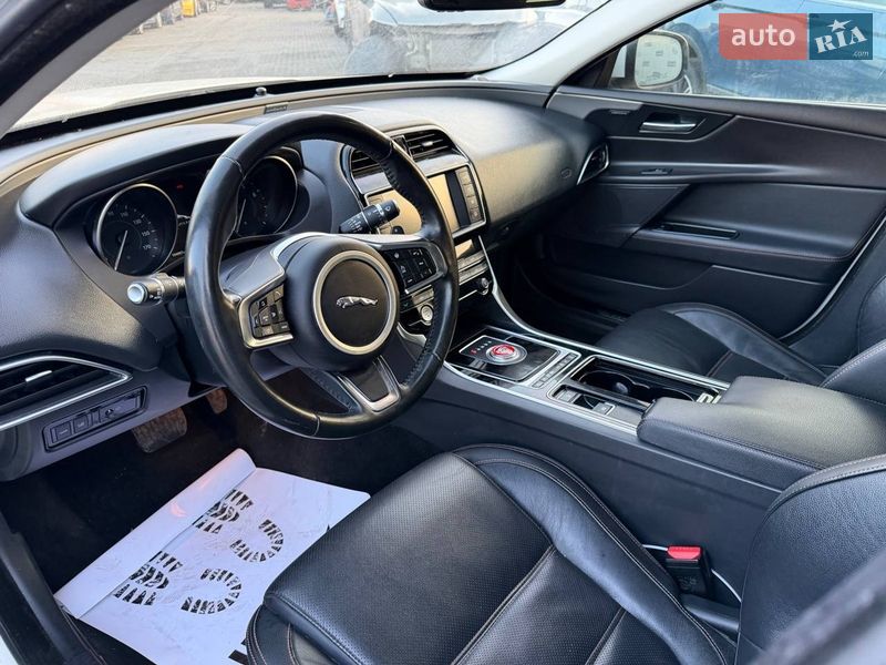 Седан Jaguar XE 2018 в Луцке