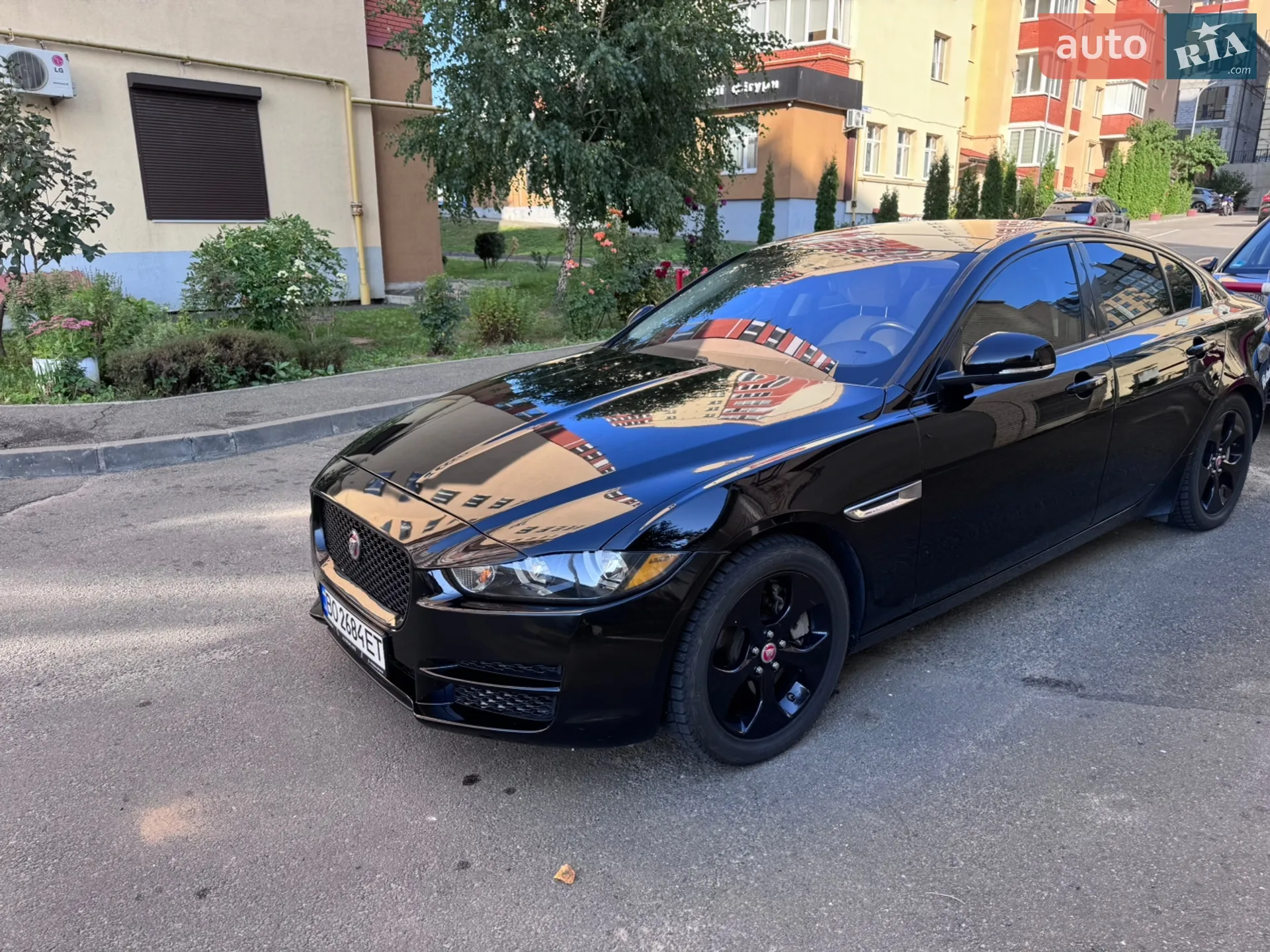 2017 Jaguar XE - мініатюра 3