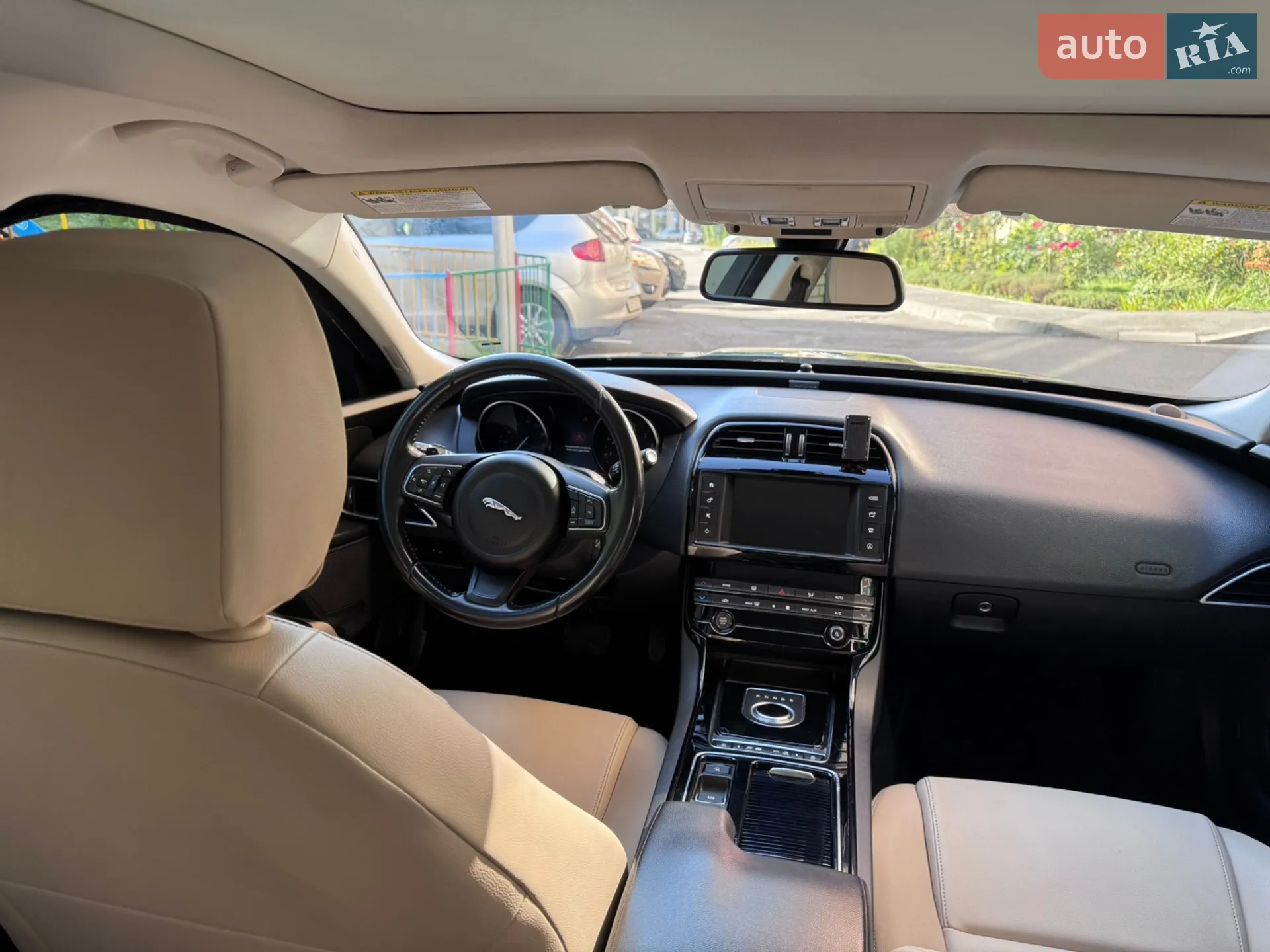 2017 Jaguar XE - мініатюра 8