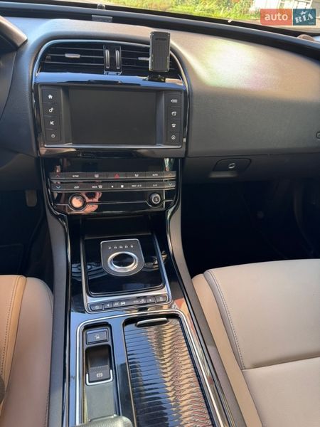 Седан Jaguar XE 2017 в Хмельницком